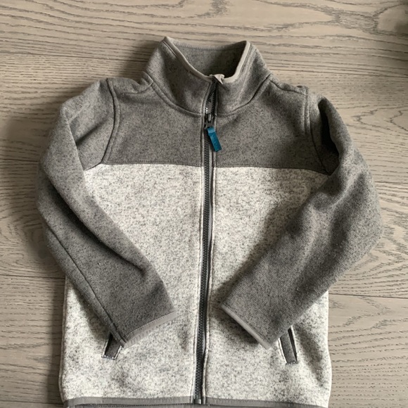 Boys Long sleeve/Sweatshirts/Hoodie - Carters and OshKosh B’Gosh Size 6 - 3-pack - Picture 11 of 15